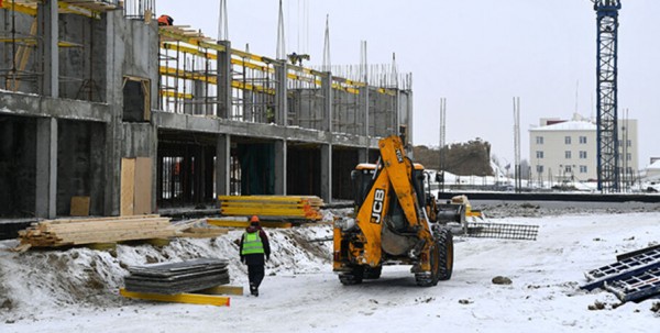 Учебный корпус, спортзалы, бассейн: смотрим, как в Омске строится новое кадетское училище