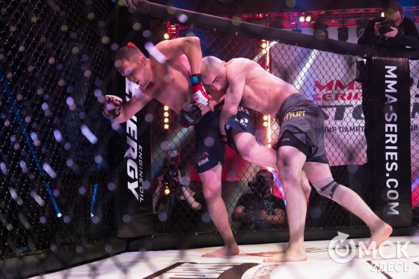 5:0. Команда Александра Шлеменко разгромно выиграла домашний турнир по ММА