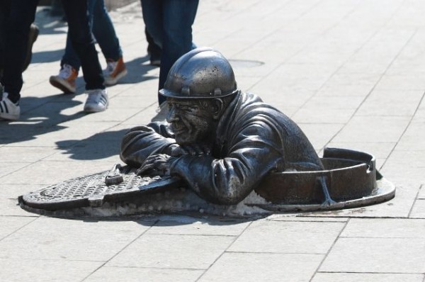 Два памятника из Омска вошли в топ-100 самых необычных скульптур страны