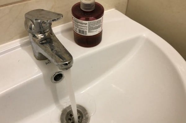 Жители омского микрорайона пожаловались на отсутствие воды