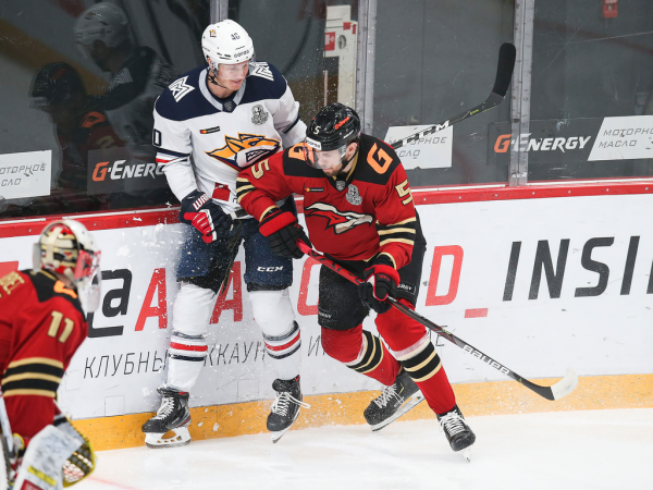 Толчинский приносит победу в овертайме! «Авангард» сравнял счёт в серии с «Магниткой»
Толчинский приносит победу в овертайме! «Авангард» сравнял счёт в серии с «Магниткой»