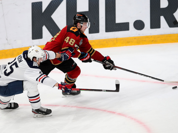 Толчинский приносит победу в овертайме! «Авангард» сравнял счёт в серии с «Магниткой»
Толчинский приносит победу в овертайме! «Авангард» сравнял счёт в серии с «Магниткой»