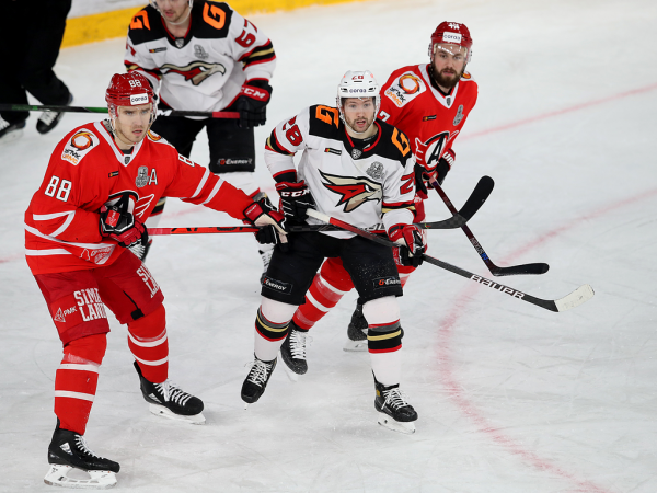 
        Ковальчук решает во втором овертайме! «Авангард» победил «Автомобилист» в четвёртом матче серии
      