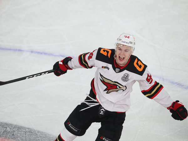 
        Ковальчук решает во втором овертайме! «Авангард» победил «Автомобилист» в четвёртом матче серии
      