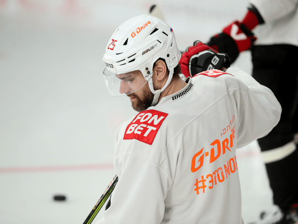 
        Заряжены на четвёртый матч | Алексей Емелин и Боб Хартли перед игрой (ВИДЕО+ФОТО)
      