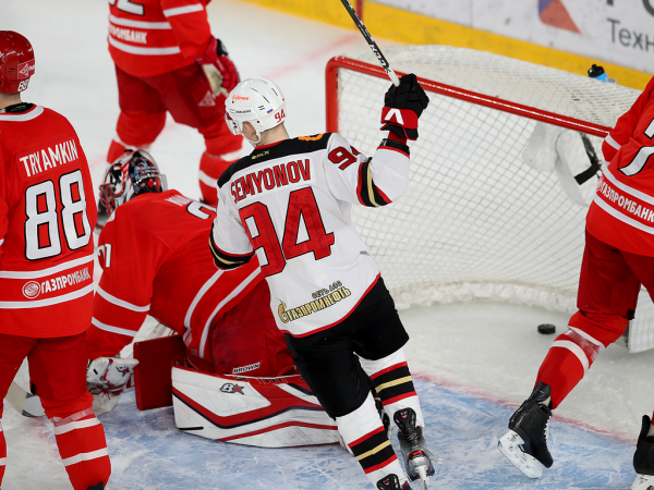 
        Решающий гол Белоусова за минуту до сирены. «Авангард» уступил «Автомобилисту» в третьем матче серии
      