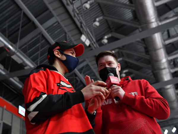 Хет-трик Найта выводит вперёд в серии! «Авангард» всухую победил «Магнитку» в пятом матче
Хет-трик Найта выводит вперёд в серии! «Авангард» всухую победил «Магнитку» в пятом матче