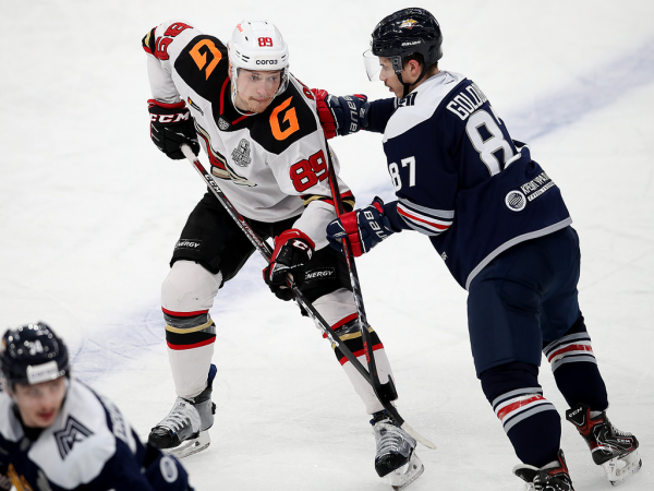 «Очень хорошо играли по системе, бились, блокировали броски». Комаров и Хартли после победы в третьем матче серии с «Металлургом»
«Очень хорошо играли по системе, бились, блокировали броски». Комаров и Хартли после победы в третьем матче серии с «Металлургом»