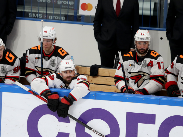 «Очень хорошо играли по системе, бились, блокировали броски». Комаров и Хартли после победы в третьем матче серии с «Металлургом»
«Очень хорошо играли по системе, бились, блокировали броски». Комаров и Хартли после победы в третьем матче серии с «Металлургом»