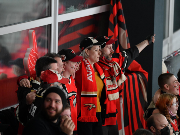 Хет-трик Найта выводит вперёд в серии! «Авангард» всухую победил «Магнитку» в пятом матче
Хет-трик Найта выводит вперёд в серии! «Авангард» всухую победил «Магнитку» в пятом матче