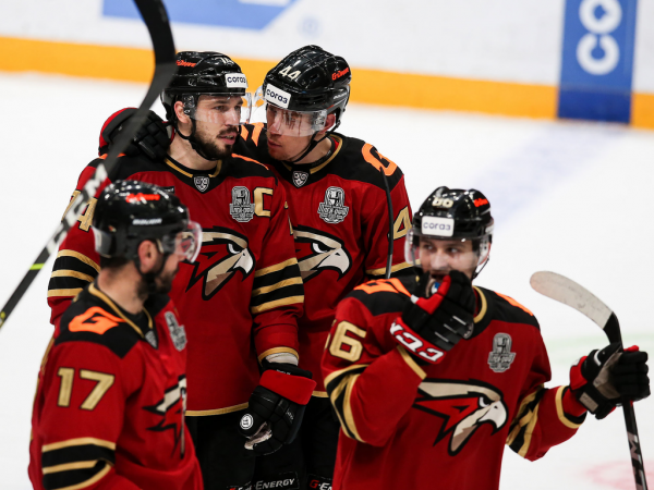 Толчинский приносит победу в овертайме! «Авангард» сравнял счёт в серии с «Магниткой»
Толчинский приносит победу в овертайме! «Авангард» сравнял счёт в серии с «Магниткой»