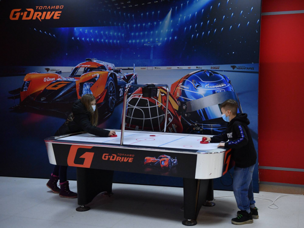 Хет-трик Найта выводит вперёд в серии! «Авангард» всухую победил «Магнитку» в пятом матче
Хет-трик Найта выводит вперёд в серии! «Авангард» всухую победил «Магнитку» в пятом матче