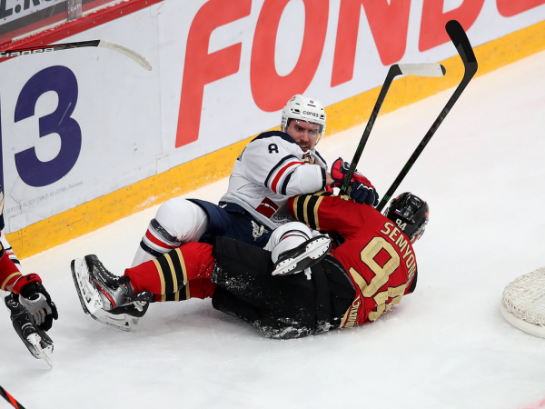 Хет-трик Найта выводит вперёд в серии! «Авангард» всухую победил «Магнитку» в пятом матче
Хет-трик Найта выводит вперёд в серии! «Авангард» всухую победил «Магнитку» в пятом матче