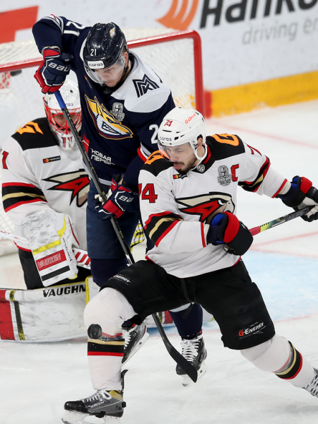 «Очень хорошо играли по системе, бились, блокировали броски». Комаров и Хартли после победы в третьем матче серии с «Металлургом»
«Очень хорошо играли по системе, бились, блокировали броски». Комаров и Хартли после победы в третьем матче серии с «Металлургом»