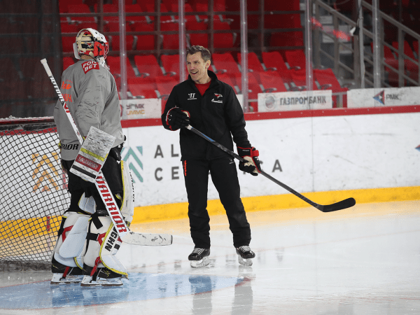 
        Заряжены на четвёртый матч | Алексей Емелин и Боб Хартли перед игрой (ВИДЕО+ФОТО)
      