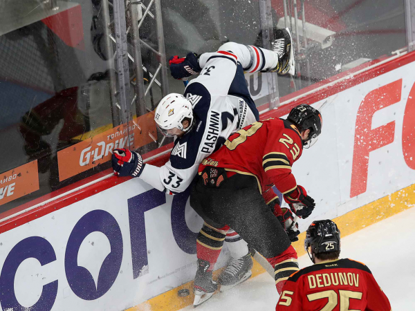 «После таких овертаймов на два года стареешь». Хартли, Шарипзянов и Толчинский после 2 матча 1/2 финала (ВИДЕО)
«После таких овертаймов на два года стареешь». Хартли, Шарипзянов и Толчинский после 2 матча 1/2 финала (ВИДЕО)