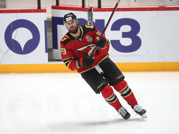 Хет-трик Найта выводит вперёд в серии! «Авангард» всухую победил «Магнитку» в пятом матче
Хет-трик Найта выводит вперёд в серии! «Авангард» всухую победил «Магнитку» в пятом матче