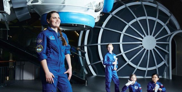 Mattel создал Барби-космонавта, вдохновившись образом россиянки Mattel создал Барби-космонавта, вдохновившись образом россиянки