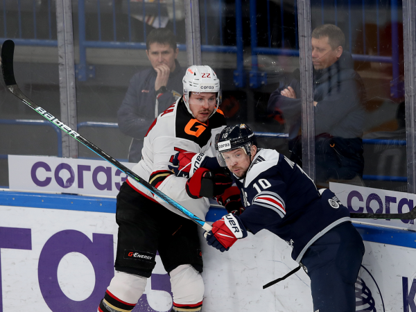 
        «Сухарь» Грубеца и три гола! «Авангард» победил «Металлург» в третьем матче серии
      