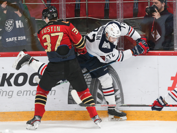 Толчинский приносит победу в овертайме! «Авангард» сравнял счёт в серии с «Магниткой»
Толчинский приносит победу в овертайме! «Авангард» сравнял счёт в серии с «Магниткой»