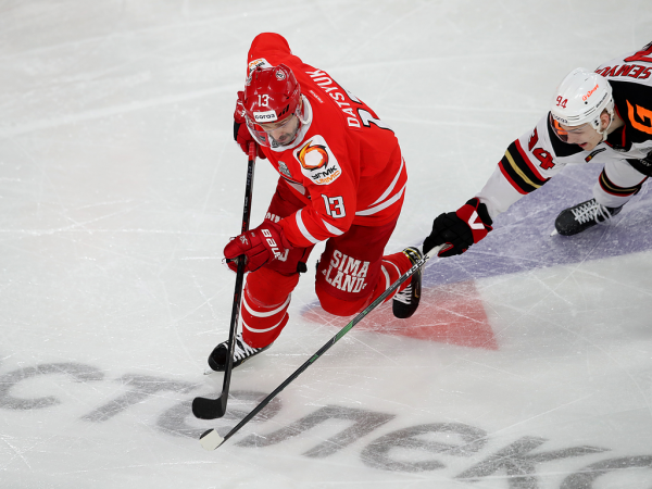 
        Ковальчук решает во втором овертайме! «Авангард» победил «Автомобилист» в четвёртом матче серии
      