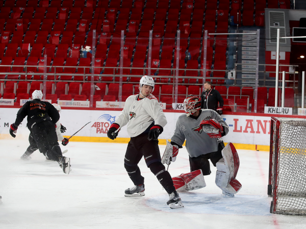 
        Заряжены на четвёртый матч | Алексей Емелин и Боб Хартли перед игрой (ВИДЕО+ФОТО)
      