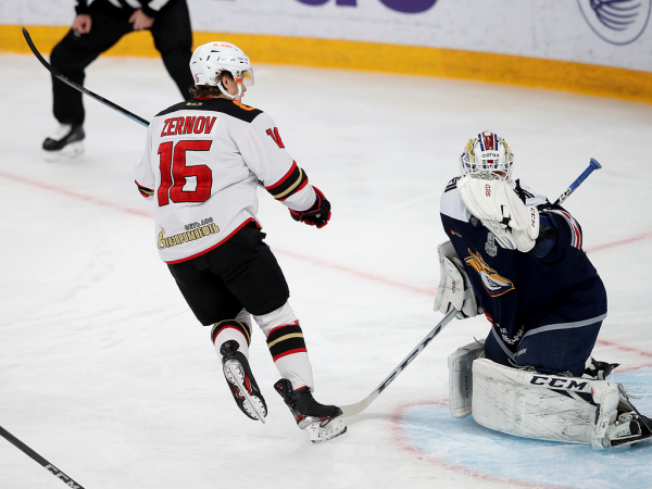 
        «Сухарь» Грубеца и три гола! «Авангард» победил «Металлург» в третьем матче серии
      