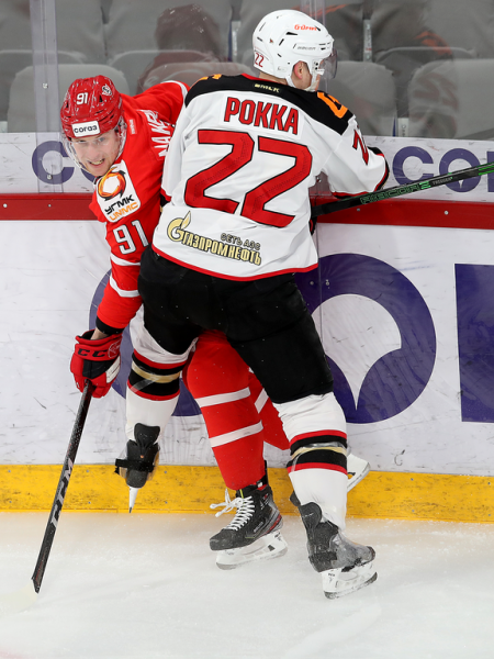 
        Решающий гол Белоусова за минуту до сирены. «Авангард» уступил «Автомобилисту» в третьем матче серии
      