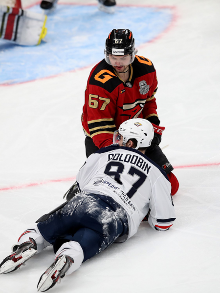 Толчинский приносит победу в овертайме! «Авангард» сравнял счёт в серии с «Магниткой»
Толчинский приносит победу в овертайме! «Авангард» сравнял счёт в серии с «Магниткой»