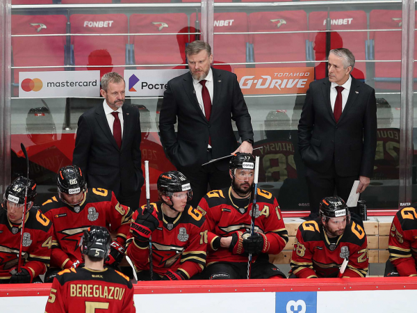 Хет-трик Найта выводит вперёд в серии! «Авангард» всухую победил «Магнитку» в пятом матче
Хет-трик Найта выводит вперёд в серии! «Авангард» всухую победил «Магнитку» в пятом матче