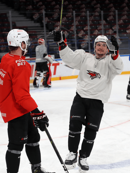 
        Бороться и проявлять характер | Алексей Емелин и Павел Дедунов перед третьей игрой серии с «Металлургом» (ВИДЕО+ФОТО)
      