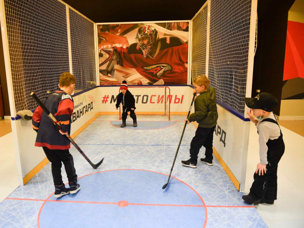 Хет-трик Найта выводит вперёд в серии! «Авангард» всухую победил «Магнитку» в пятом матче
Хет-трик Найта выводит вперёд в серии! «Авангард» всухую победил «Магнитку» в пятом матче