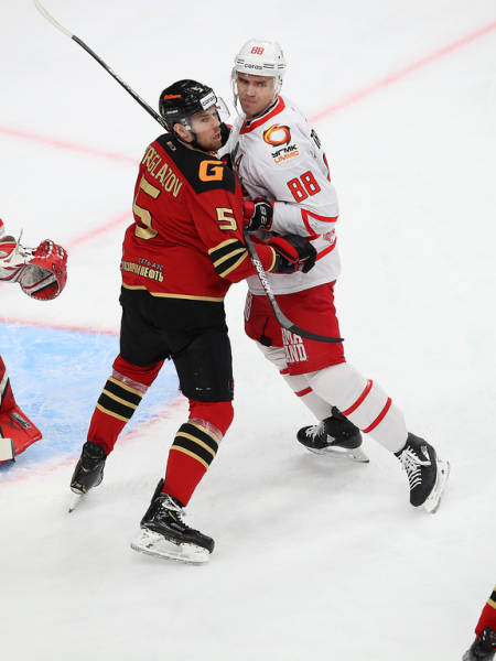 
        ПОДСЛУШАНО: старт плей-офф «Авангарда» | первый матч серии с «Автомобилистом» (ВИДЕО)
      