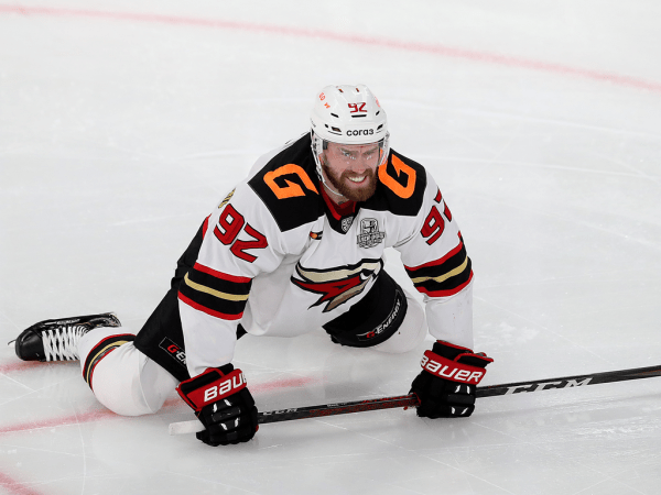 
        Решающий гол Белоусова за минуту до сирены. «Авангард» уступил «Автомобилисту» в третьем матче серии
      