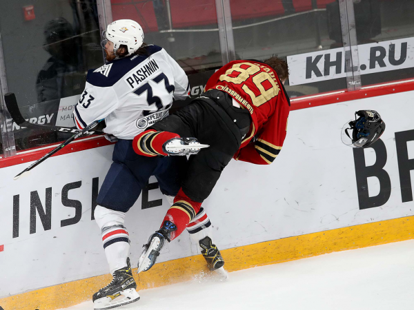 Толчинский приносит победу в овертайме! «Авангард» сравнял счёт в серии с «Магниткой»
Толчинский приносит победу в овертайме! «Авангард» сравнял счёт в серии с «Магниткой»