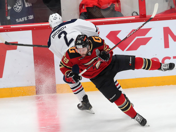 Хет-трик Найта выводит вперёд в серии! «Авангард» всухую победил «Магнитку» в пятом матче
Хет-трик Найта выводит вперёд в серии! «Авангард» всухую победил «Магнитку» в пятом матче