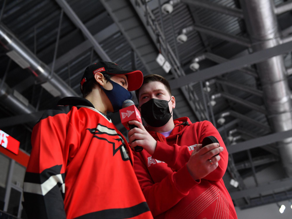 Хет-трик Найта выводит вперёд в серии! «Авангард» всухую победил «Магнитку» в пятом матче
Хет-трик Найта выводит вперёд в серии! «Авангард» всухую победил «Магнитку» в пятом матче