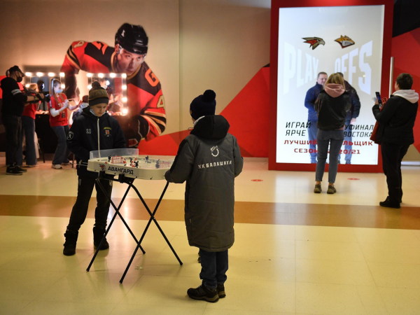 Хет-трик Найта выводит вперёд в серии! «Авангард» всухую победил «Магнитку» в пятом матче
Хет-трик Найта выводит вперёд в серии! «Авангард» всухую победил «Магнитку» в пятом матче