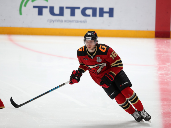 Хет-трик Найта выводит вперёд в серии! «Авангард» всухую победил «Магнитку» в пятом матче
Хет-трик Найта выводит вперёд в серии! «Авангард» всухую победил «Магнитку» в пятом матче