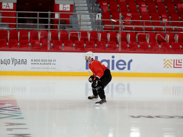 
        Заряжены на четвёртый матч | Алексей Емелин и Боб Хартли перед игрой (ВИДЕО+ФОТО)
      