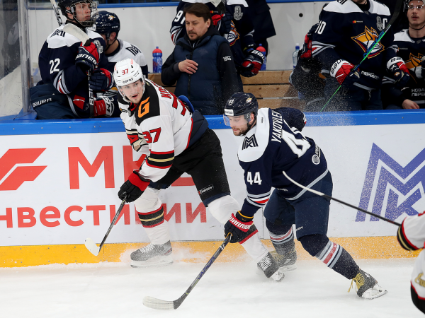 «Очень хорошо играли по системе, бились, блокировали броски». Комаров и Хартли после победы в третьем матче серии с «Металлургом»
«Очень хорошо играли по системе, бились, блокировали броски». Комаров и Хартли после победы в третьем матче серии с «Металлургом»