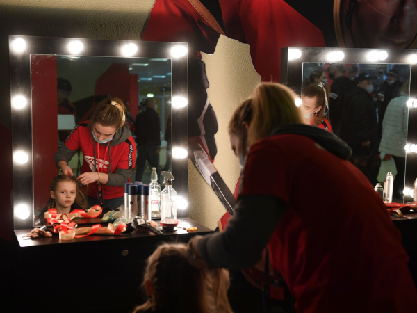 Хет-трик Найта выводит вперёд в серии! «Авангард» всухую победил «Магнитку» в пятом матче
Хет-трик Найта выводит вперёд в серии! «Авангард» всухую победил «Магнитку» в пятом матче