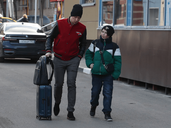 Хет-трик Найта выводит вперёд в серии! «Авангард» всухую победил «Магнитку» в пятом матче
Хет-трик Найта выводит вперёд в серии! «Авангард» всухую победил «Магнитку» в пятом матче