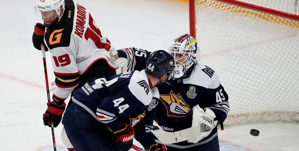 Хоккеисты "Авангарда" вышли вперёд в противостоянии с "Металлургом"