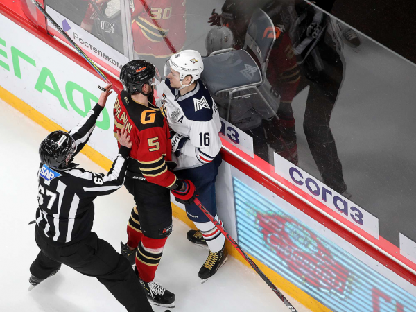 «После таких овертаймов на два года стареешь». Хартли, Шарипзянов и Толчинский после 2 матча 1/2 финала (ВИДЕО)
«После таких овертаймов на два года стареешь». Хартли, Шарипзянов и Толчинский после 2 матча 1/2 финала (ВИДЕО)