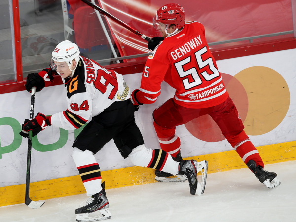 
        «У нас было много моментов, не удавалось их реализовать». Хохлачёв и Хартли после третьего матча серии с «Автомобилистом»
      