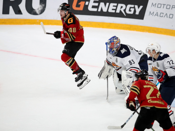 «После таких овертаймов на два года стареешь». Хартли, Шарипзянов и Толчинский после 2 матча 1/2 финала (ВИДЕО)
«После таких овертаймов на два года стареешь». Хартли, Шарипзянов и Толчинский после 2 матча 1/2 финала (ВИДЕО)