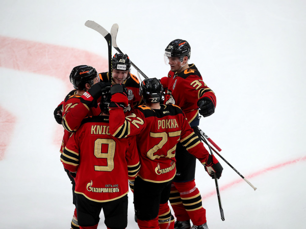 Хет-трик Найта выводит вперёд в серии! «Авангард» всухую победил «Магнитку» в пятом матче
Хет-трик Найта выводит вперёд в серии! «Авангард» всухую победил «Магнитку» в пятом матче