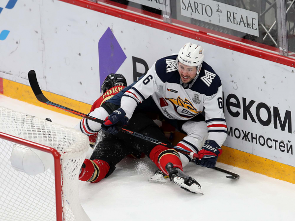 «После таких овертаймов на два года стареешь». Хартли, Шарипзянов и Толчинский после 2 матча 1/2 финала (ВИДЕО)
«После таких овертаймов на два года стареешь». Хартли, Шарипзянов и Толчинский после 2 матча 1/2 финала (ВИДЕО)