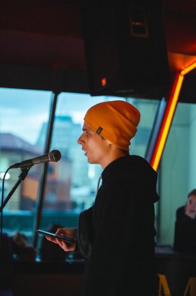 "Люблю высоту": руфер из Ярославля о провинциальности Омска и поэзии